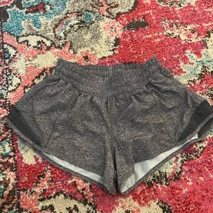 Lululemon hotty hot shorts 2.5